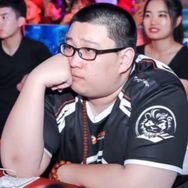 抖音游戏排行榜第24名电竞讲师胖森,新榜指数853.5000,新增作品数1,分享数9267,评论数1741,点赞数3.34w,新增粉丝数4005,累计粉丝数270.35w