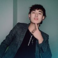 抖音剧情演绎排行榜第1名脱缰凯✨,新榜指数981.0000,新增作品数1,分享数6.15w,评论数2.35w,点赞数118.45w,新增粉丝数5.62w,累计粉丝数2763.7w