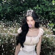 抖音美妆排行榜第12名何丹彤,新榜指数880.4000,新增作品数3,分享数2.74w,评论数8912,点赞数45.06w,新增粉丝数3894,累计粉丝数1554.05w