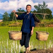 抖音三农排行榜第21名烟消云（驻村第一书记）,新榜指数803.5000,新增作品数2,分享数533,评论数2097,点赞数4.08w,新增粉丝数5429,累计粉丝数153.7w