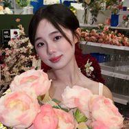 抖音颜值排行榜第9名银子家的后花园,新榜指数804.3000,新增作品数1,分享数5351,评论数1496,点赞数22.42w,新增粉丝数8745,累计粉丝数28.97w