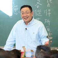 抖音医疗健康排行榜第19名徐文兵,新榜指数808.2000,新增作品数4,分享数971,评论数274,点赞数1w,新增粉丝数9465,累计粉丝数261.2w