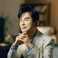吕明。