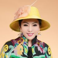 抖音时尚排行榜第2名向太陈岚,新榜指数927.1000,新增作品数1,分享数3.9w,评论数1275,点赞数22.3w,新增粉丝数2.60w,累计粉丝数1067.6w