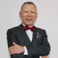 抖音生活排行榜第23名演员李明,新榜指数881.7000,新增作品数1,分享数4970,评论数1.3w,点赞数13.4w,新增粉丝数8334,累计粉丝数308.5w