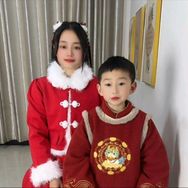 抖音母婴亲子排行榜第20名彭小澎吖,新榜指数837.6000,新增作品数10,分享数817,评论数784,点赞数3.46w,新增粉丝数8281,累计粉丝数465.01w
