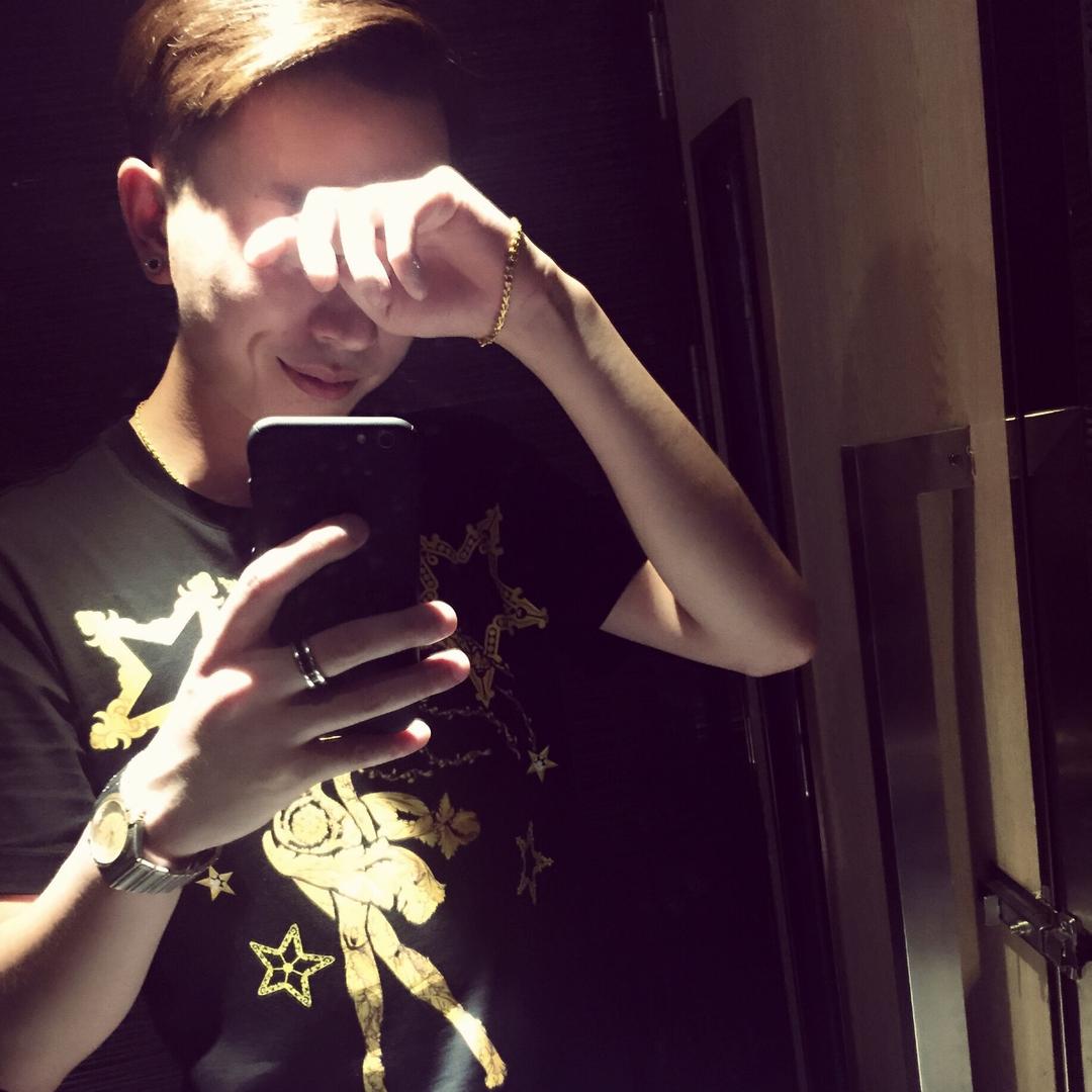 夜深忽梦少年事