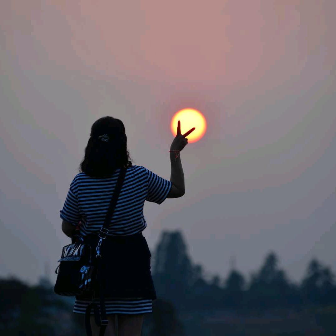 月半L J