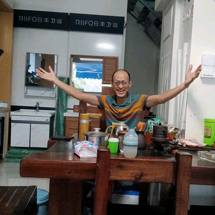 袁近水（公牛装饰开关，专业水电安装）