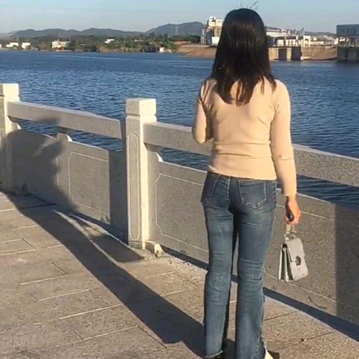 阿霞.
