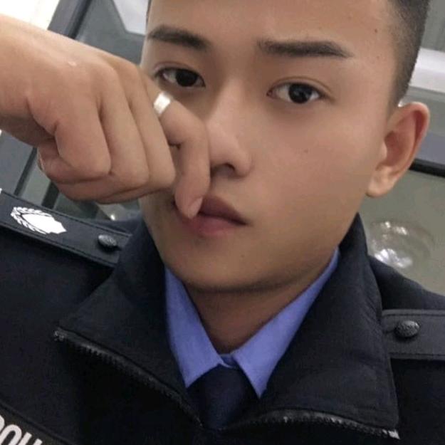 一杯酒，一件见钟情