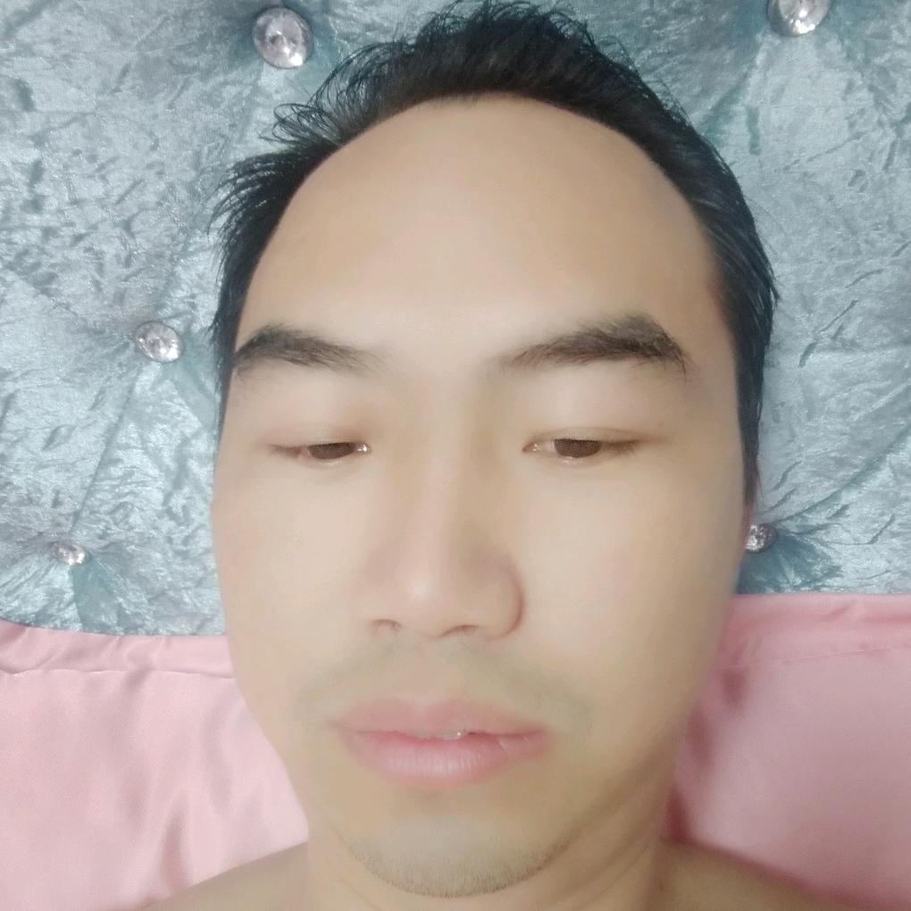 风雨中的伞