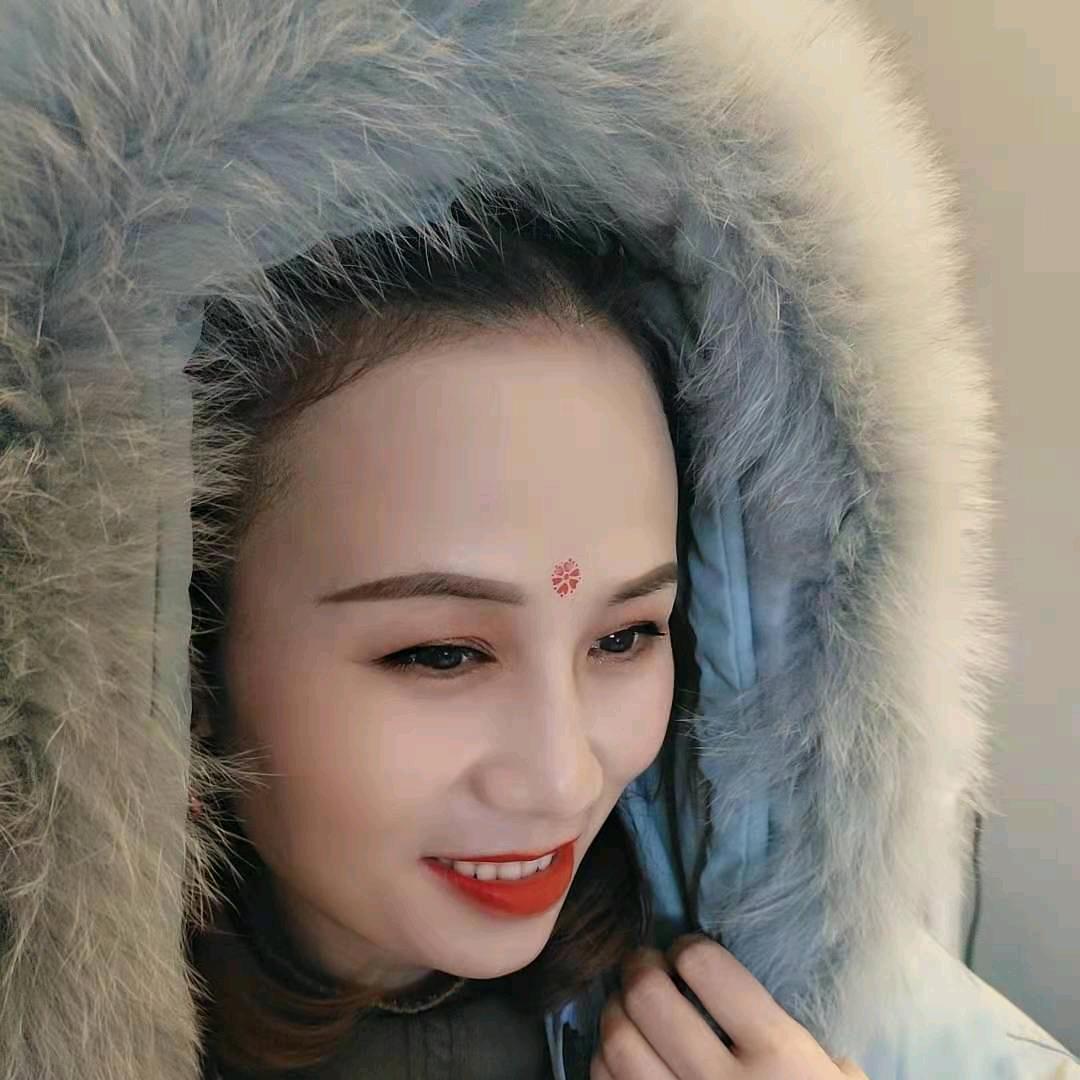 不艳尘埃