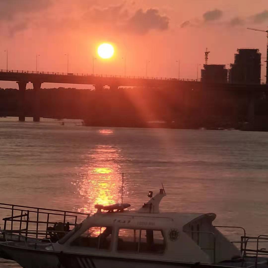 轻歌慢舞