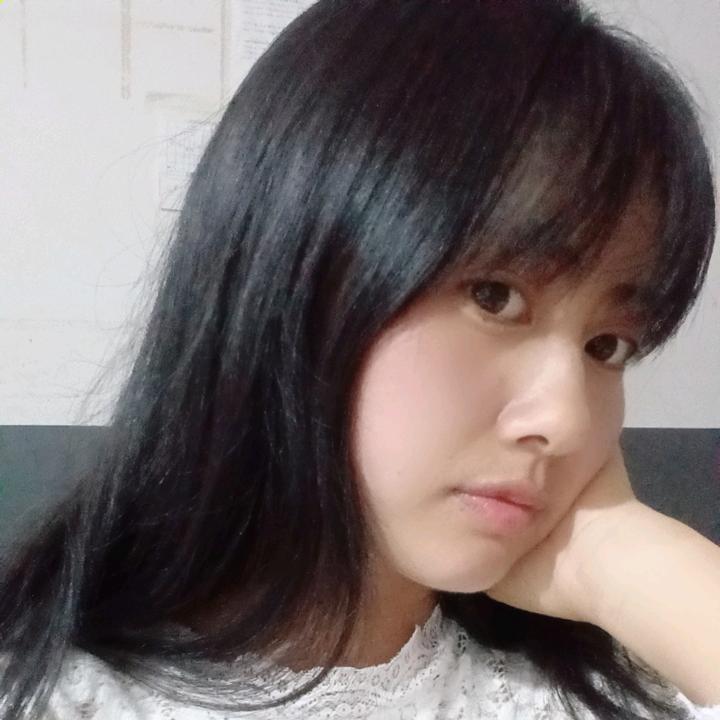 戴花的小阿梅