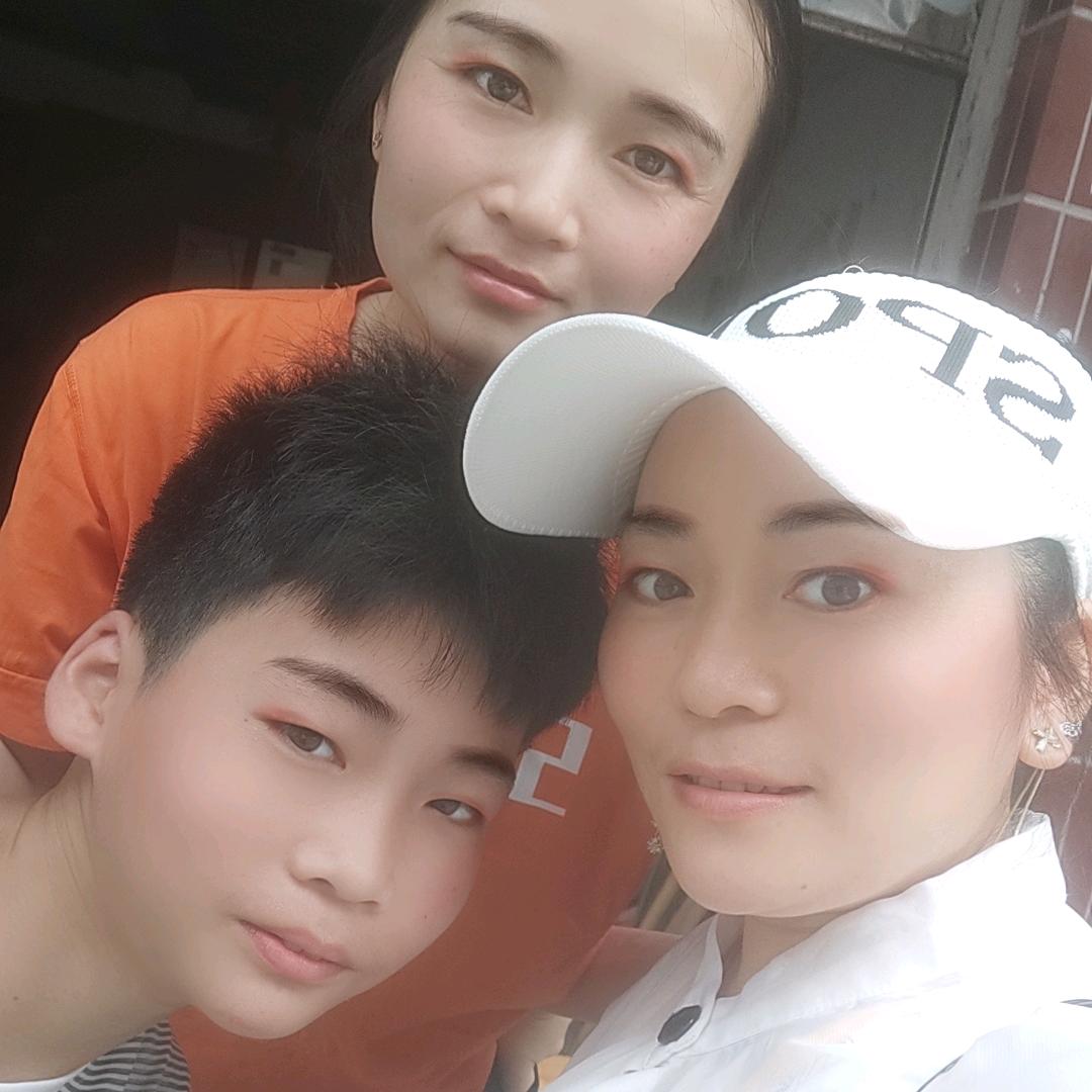 🕊️💋笑容的背后难掩的忧伤🕊️💋