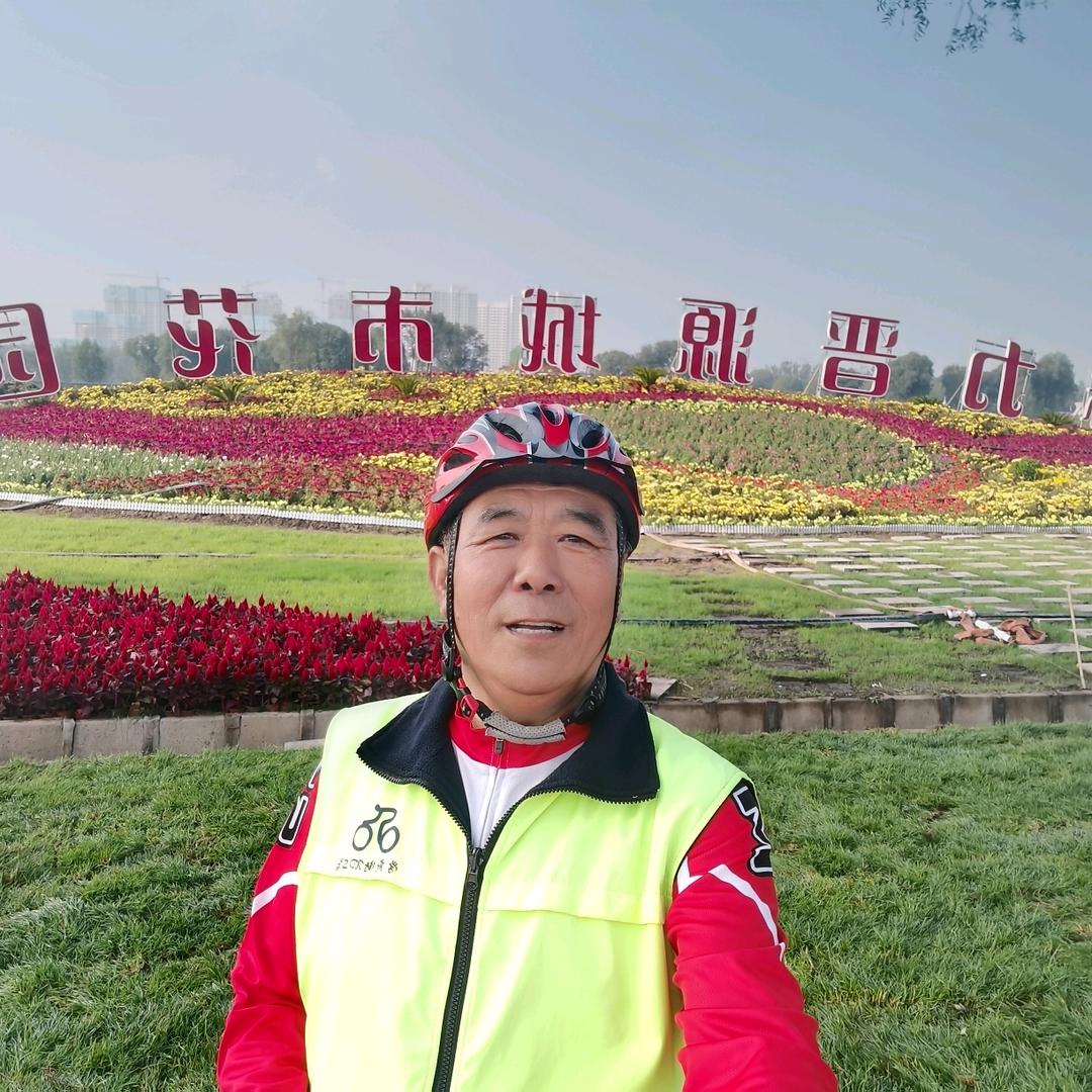 骑行者（手机摄影）