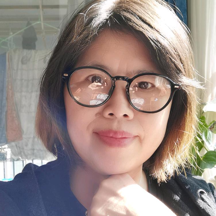 英子: