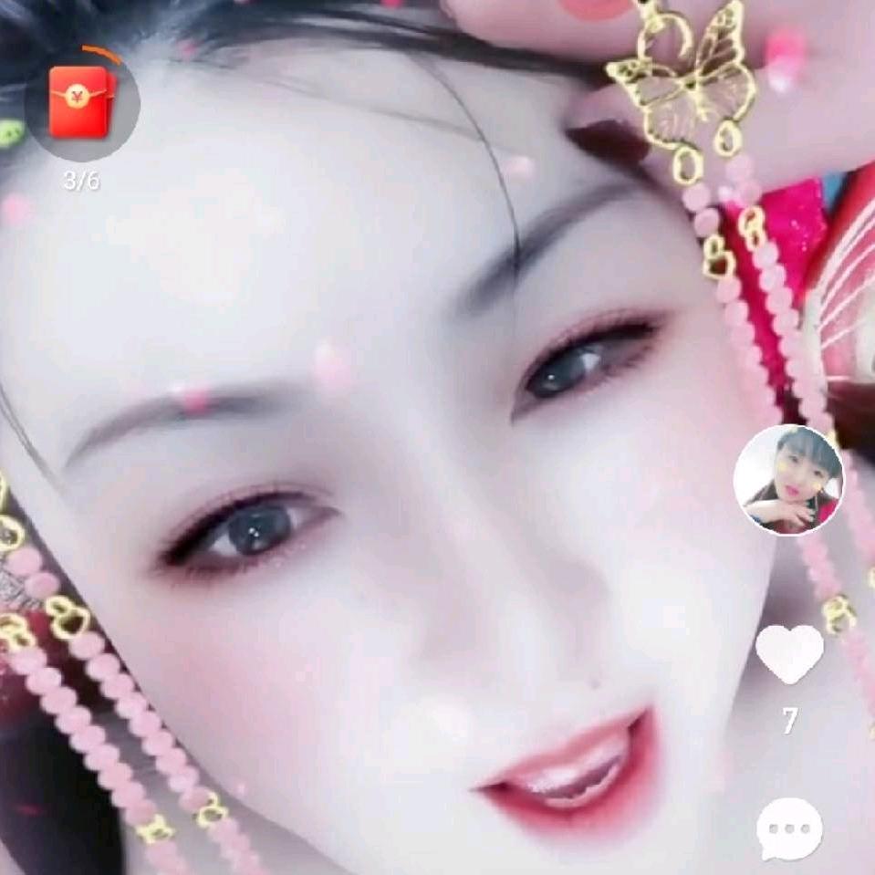 蝴蝶纷飞云满天
