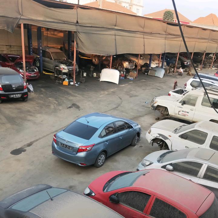 梁哥在非洲修车