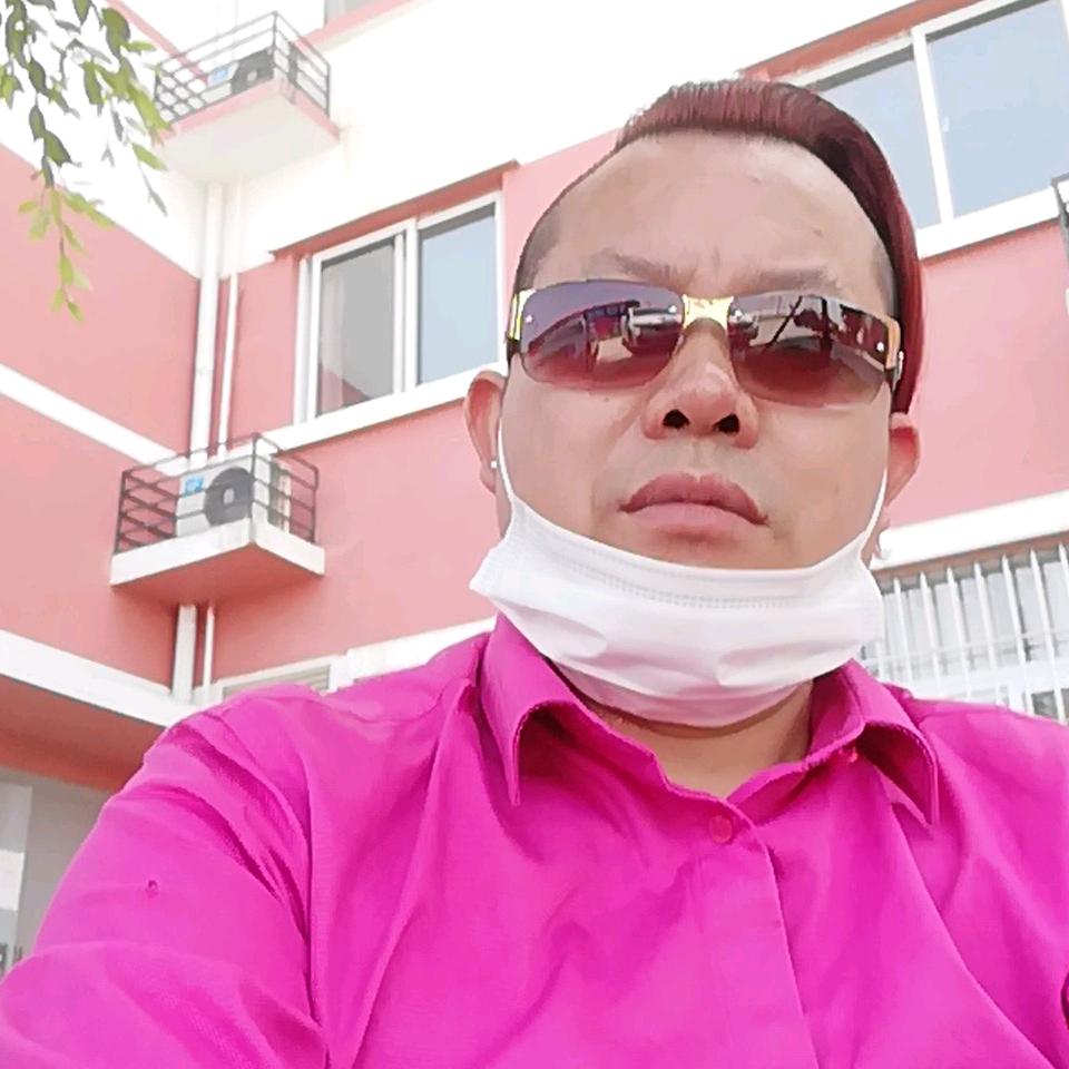 龙哥.