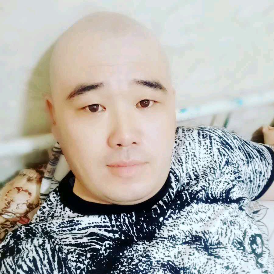 80后光头大叔