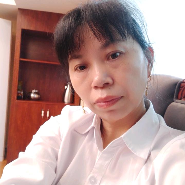 我叫小王，我的爱好就是唱歌，拍抖音谢谢