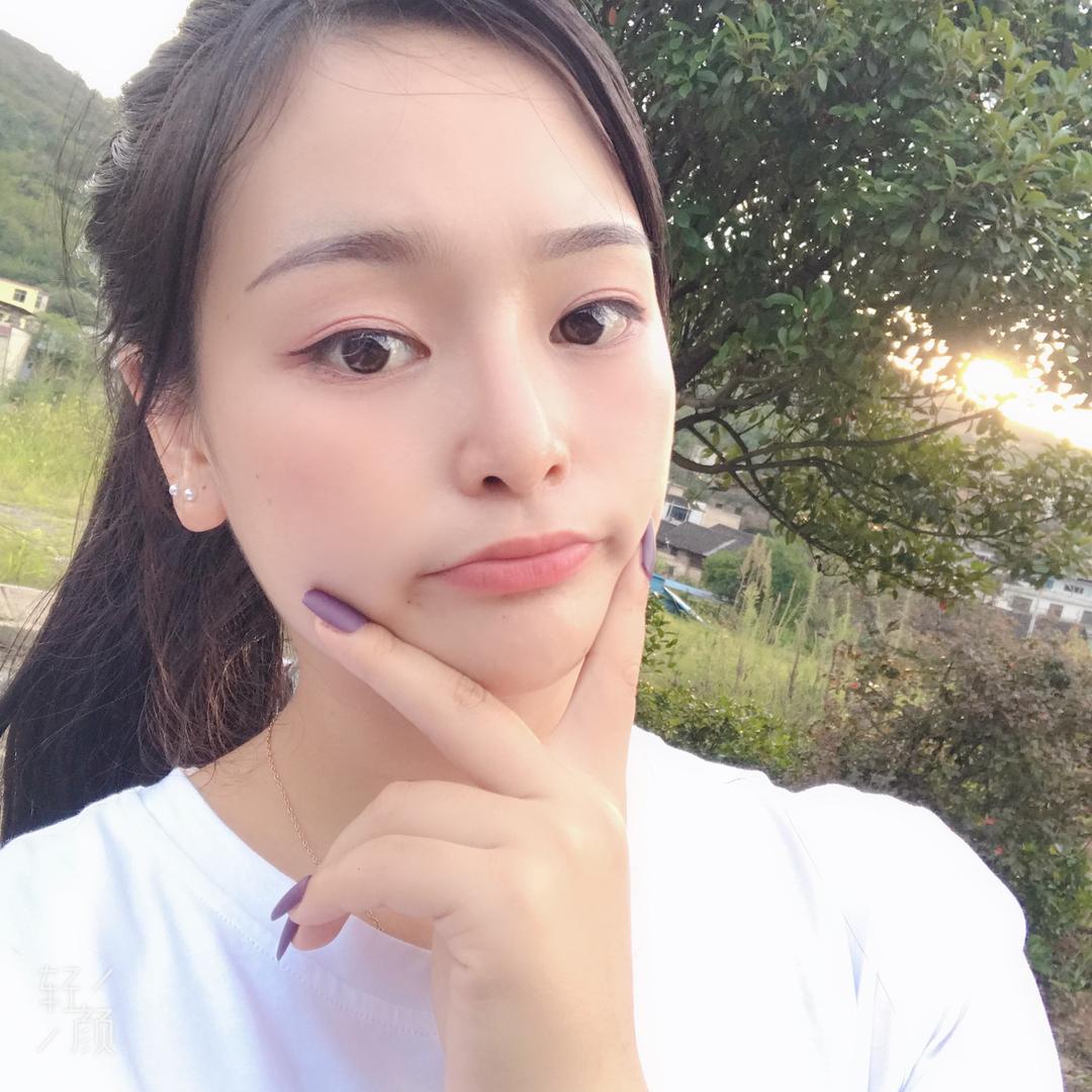 何姐姐美甲美睫工作室
