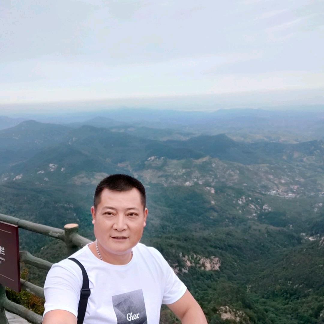 隔壁大叔。老王