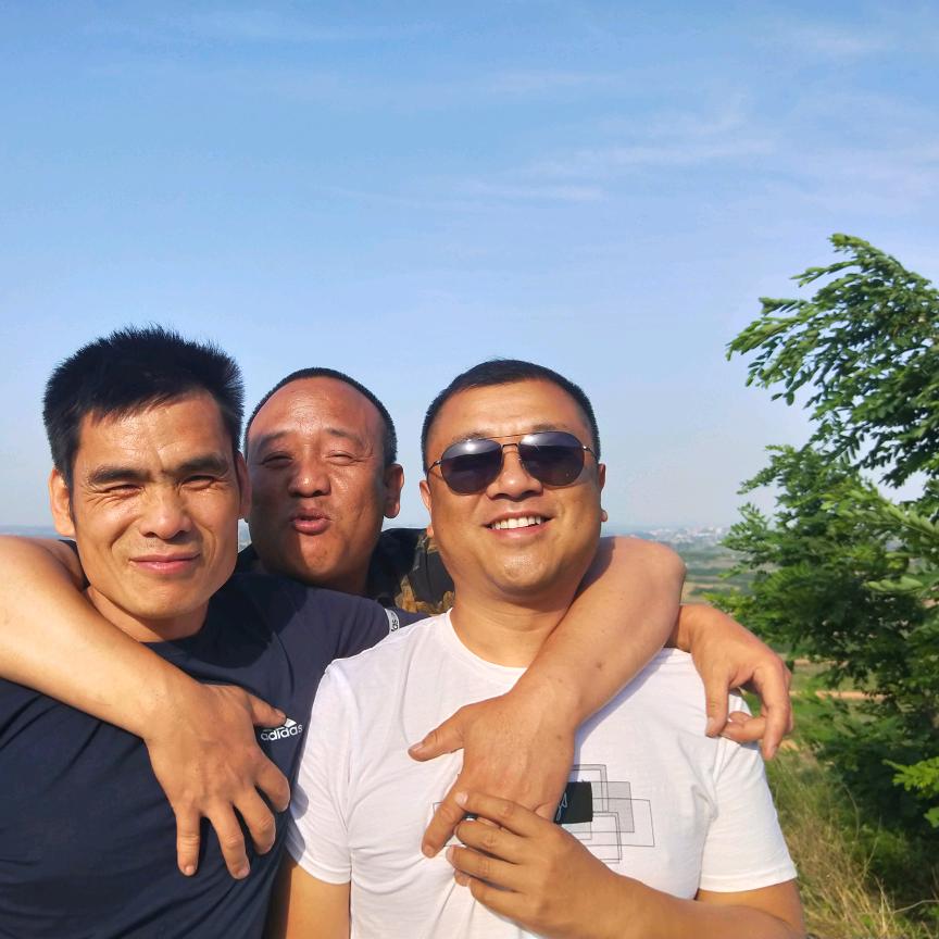 万丈红尘三杯酒，千秋大业一壶茶