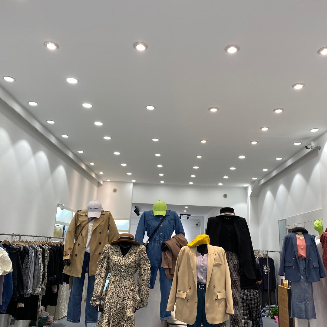 东胜区斯琴女装店