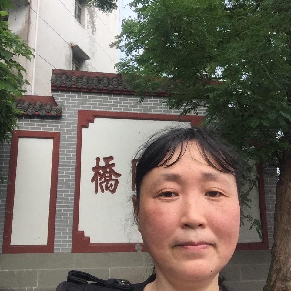 迎霞，