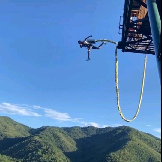 蹦极运动