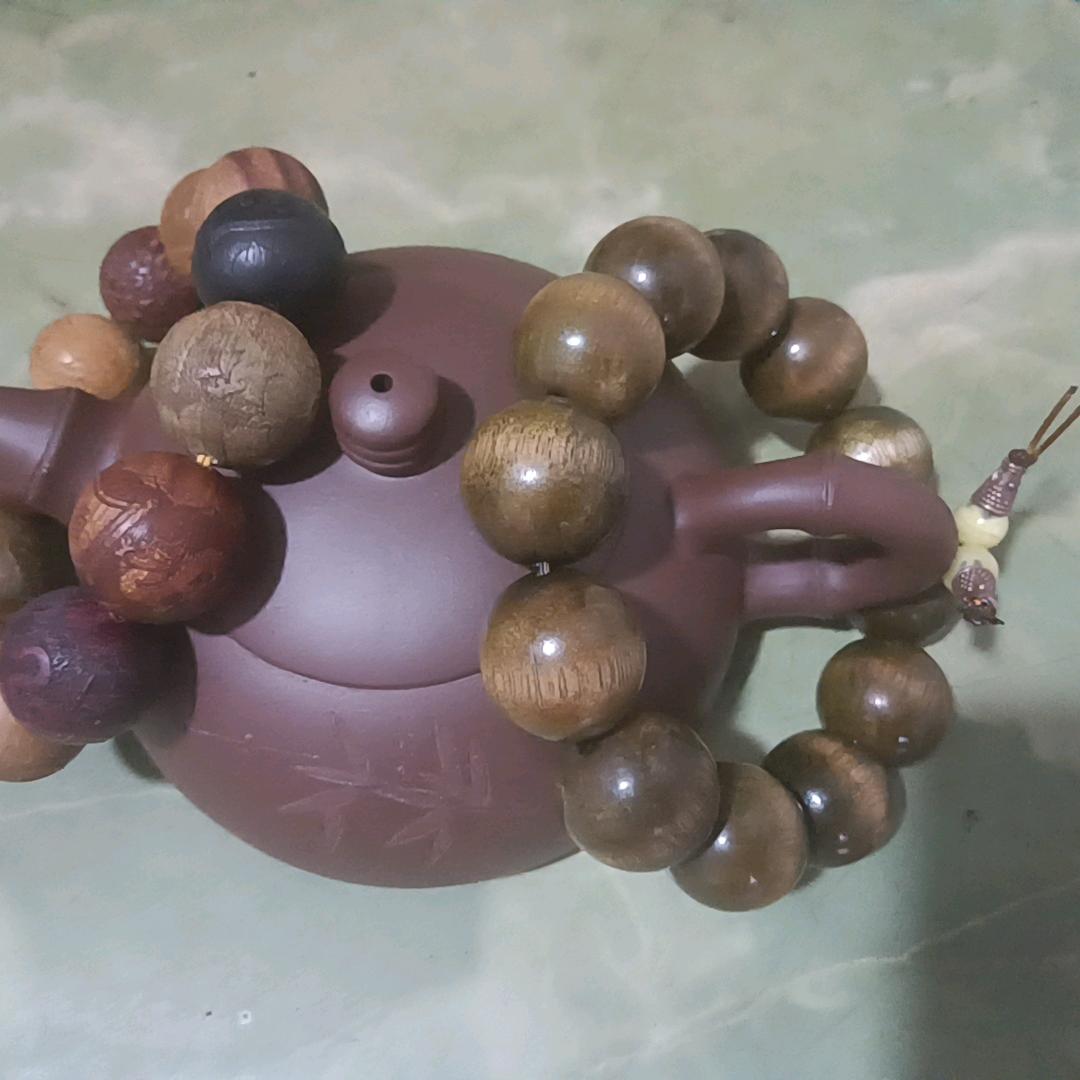 暴雨中的红鲤鱼