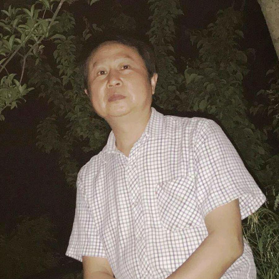 洪隆隆