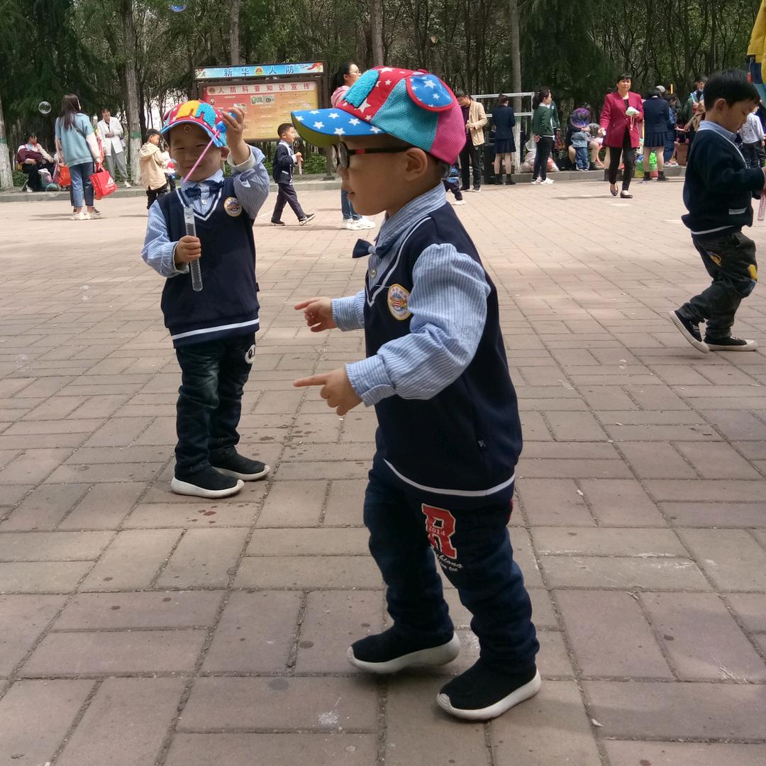 双胞胎《奶奶》