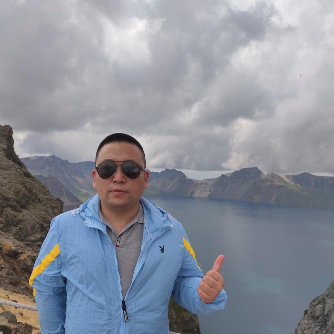 闫荣久