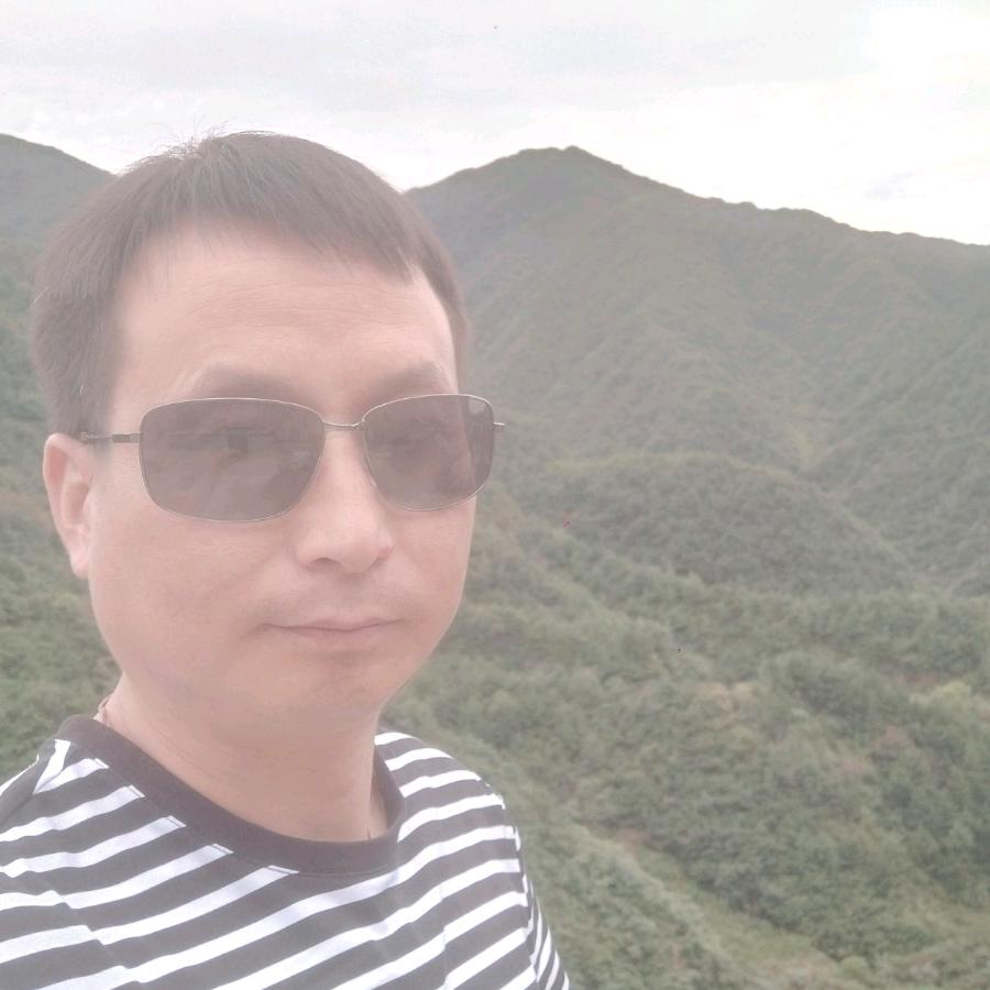 爱玩游戏的工地大叔