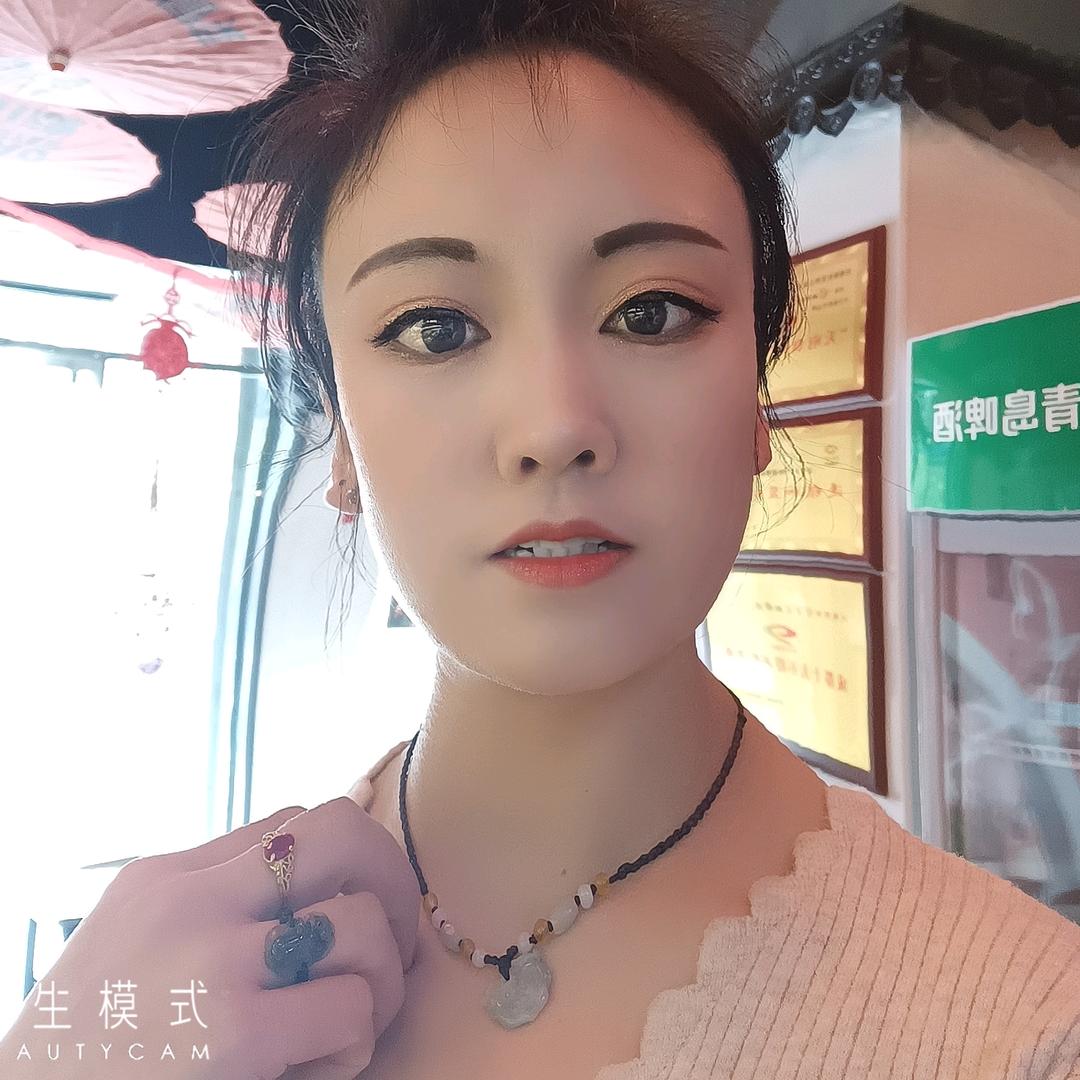 鸿运土菜馆春江雅苑南门