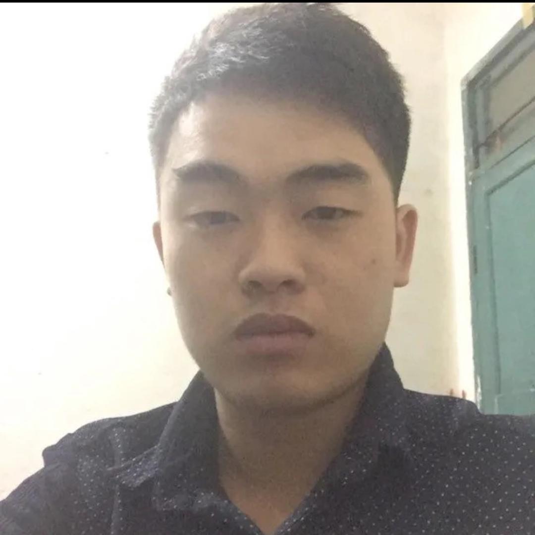 卖配件的小伙子，