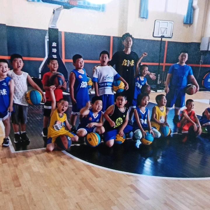 春风吹入柳湖岸边绿