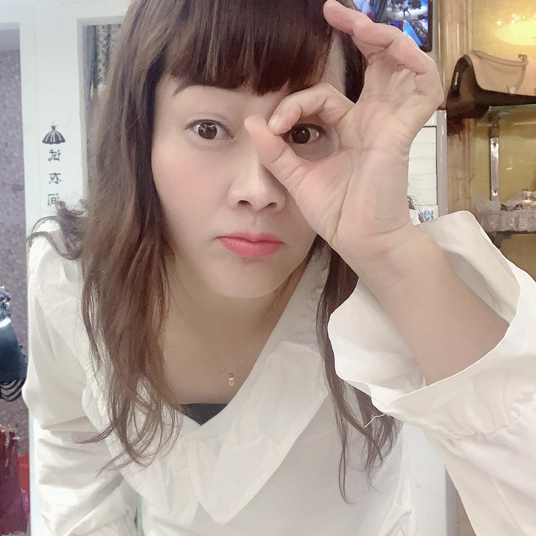 英子