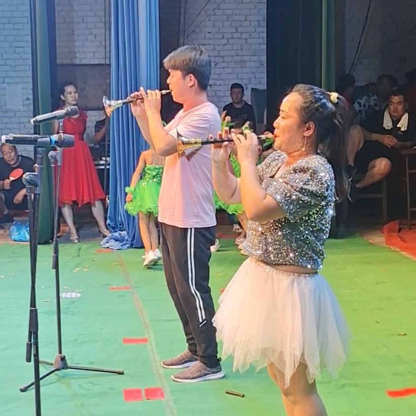 西南舁小夫妻演出团高锦宏