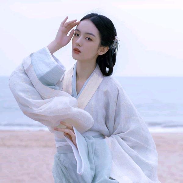 琼