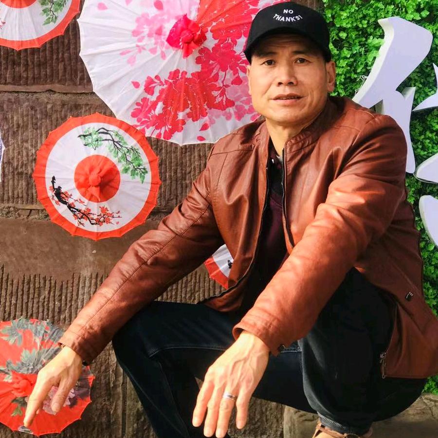 开心快乐👍🌹👩‍❤️‍💋‍👩
