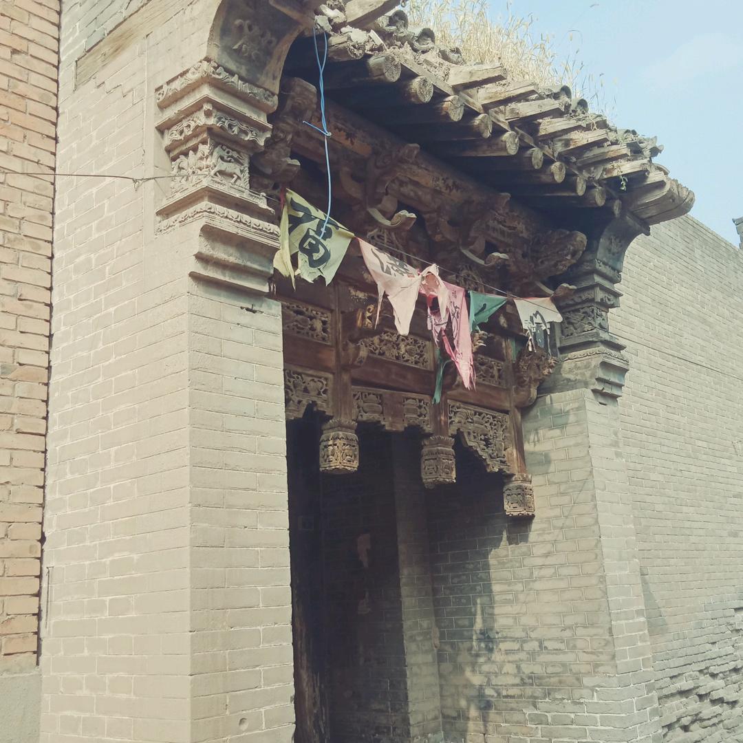 拆旧房子，回收老青砖，砖雕，木雕