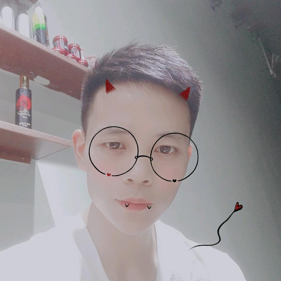yi✧*｡٩(ˊ易中人ˋ*)و✧*｡