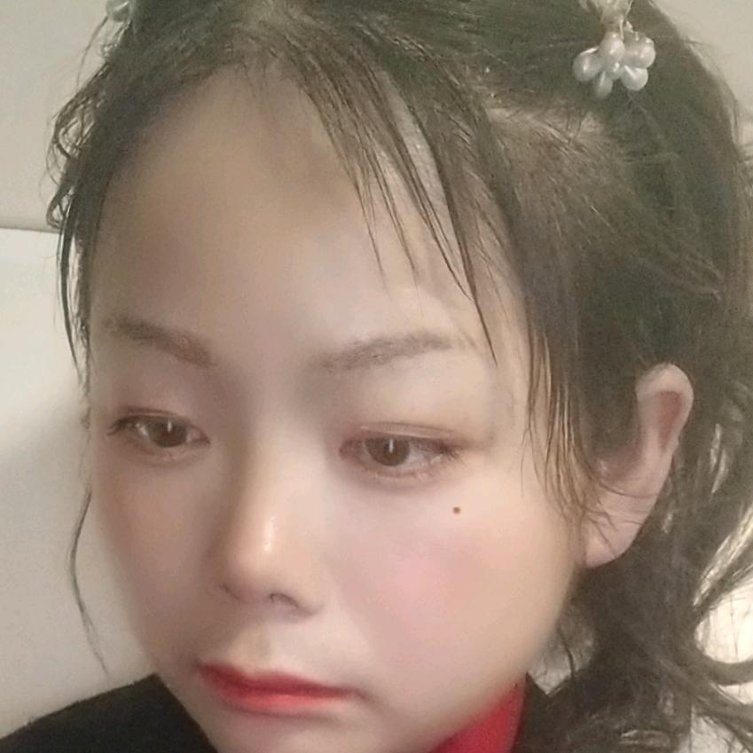 右衣女