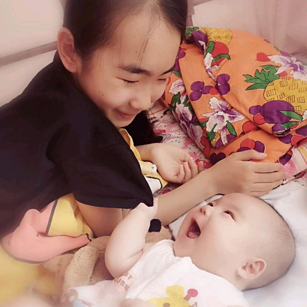 潘烁伊