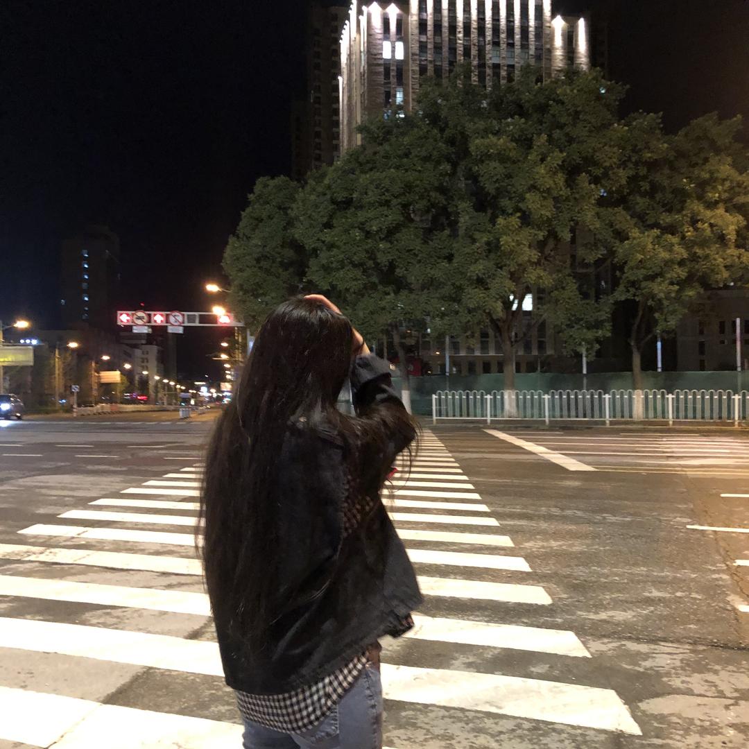 长尾巴的兔子🐰